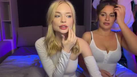 Snapshot of adrenaline_lush chatting on July 4, 11:55 pm Dorothy Mayfield online show from July 4, 11:55 pm