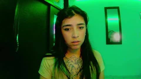 Snapshot of adri_gomez1 chatting on October 16, 2:01 am online show from October 16, 2:01 am