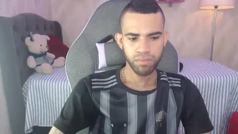 adri_sexboy online show from December 2, 1:35 pm