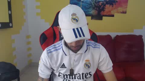 adri_sexboy online show from December 3, 12:49 pm