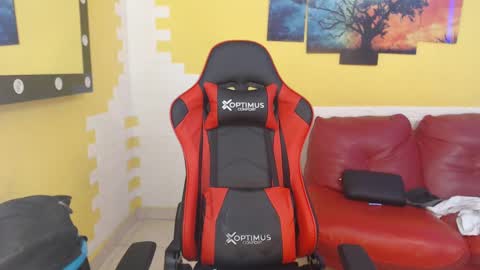 adri_sexboy online show from December 3, 3:55 pm