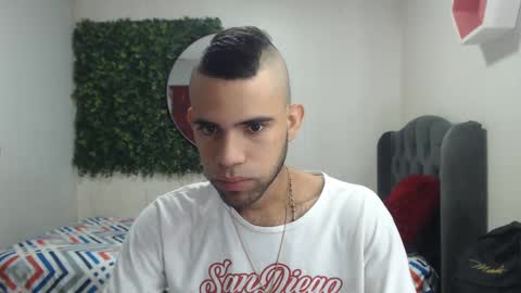 adri_sexboy online show from December 7, 1:18 pm