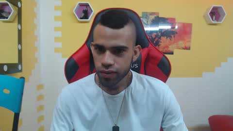 adri_sexboy online show from December 10, 1:00 pm