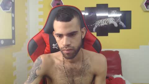 adri_sexboy online show from December 17, 12:22 pm