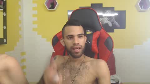 adri_sexboy online show from December 18, 12:40 pm