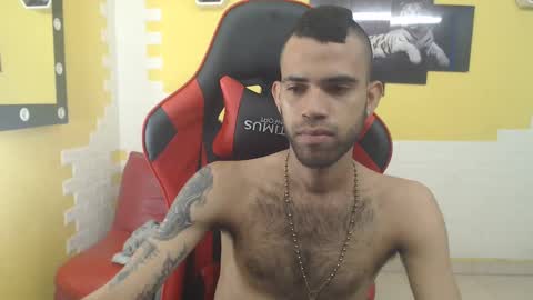 adri_sexboy online show from December 28, 3:59 pm