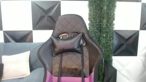 adri_sexboy online show from January 7, 3:33 pm