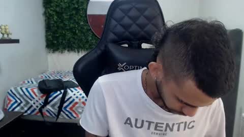 adri_sexboy online show from February 18, 12:49 pm