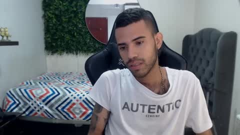 adri_sexboy online show from February 18, 3:54 pm