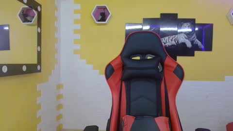 adri_sexboy online show from February 21, 12:39 pm