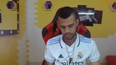 adri_sexboy online show from February 25, 12:34 pm