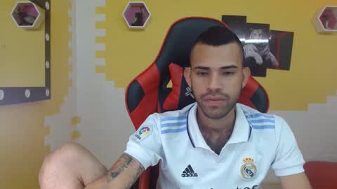 adri_sexboy online show from February 25, 3:38 pm