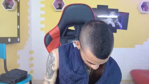 adri_sexboy online show from March 9, 3:49 pm