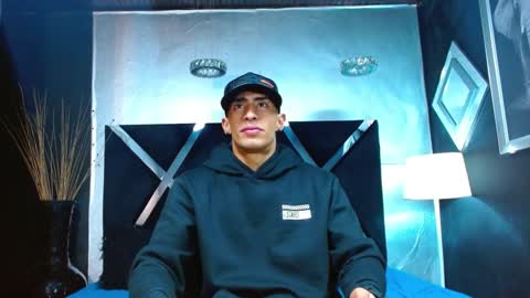 Snapshot of adrian_rae chatting on January 7, 11:37 am online show from January 7, 11:37 am