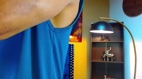 Snapshot of adrian_rae chatting on February 25, 3:38 pm online show from February 25, 3:38 pm