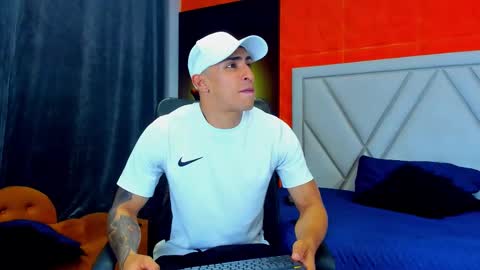 Snapshot of adrian_rae chatting on September 24, 6:11 pm online show from September 24, 6:11 pm