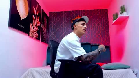 Snapshot of adrian_rae chatting on September 26, 6:34 pm online show from September 26, 6:34 pm