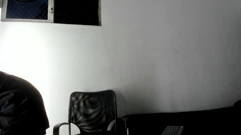 Adrian W  online show from June 7, 3:54 am