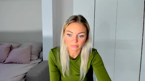 Adriana online show from May 16, 6:54 am