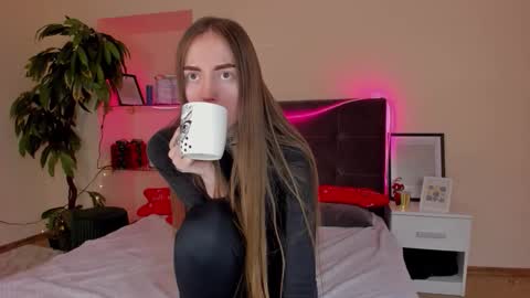 Snapshot of adrianacult chatting on January 7, 6:49 am Adriana online show from January 7, 6:49 am