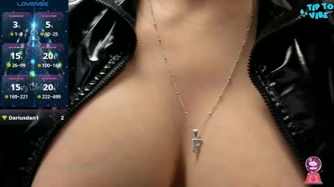 Snapshot of adriannalyly chatting on December 4, 4:16 pm adriannalyly online show from December 4, 4:16 pm