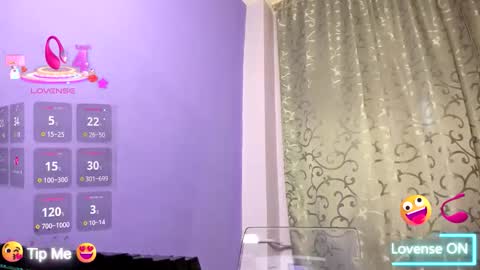 Snapshot of adriannalyly chatting on September 13, 11:32 am adriannalyly online show from September 13, 11:32 am