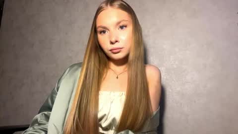 Snapshot of adriannemuldowney chatting on April 18, 3:38 pm Caroline online show from April 18, 3:38 pm