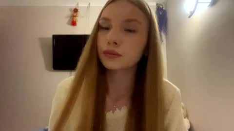 Snapshot of adriannemuldowney chatting on April 25, 3:09 pm Caroline online show from April 25, 3:09 pm