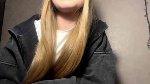 Snapshot of adriannemuldowney chatting on April 28, 4:23 pm Caroline online show from April 28, 4:23 pm