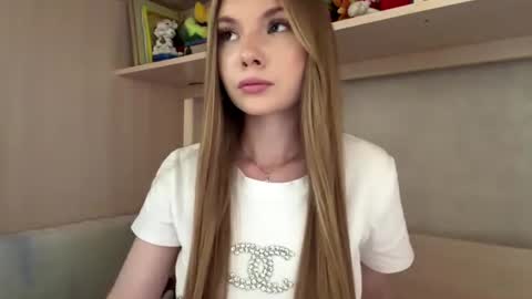 Caroline online show from July 3, 3:18 pm