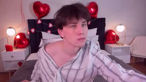 adrianoaubert online show from February 13, 10:12 am