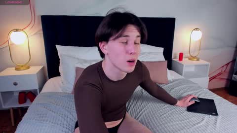 adrianoaubert online show from March 8, 9:28 am