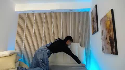 adrianstark_ online show from July 8, 12:31 pm