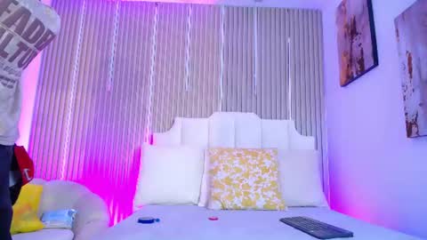 adrianstark_ online show from July 14, 12:33 pm