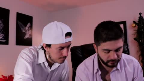 Snapshot of adrianwilliams_ chatting on January 19, 5:18 pm Adrian Williams online show from January 19, 5:18 pm