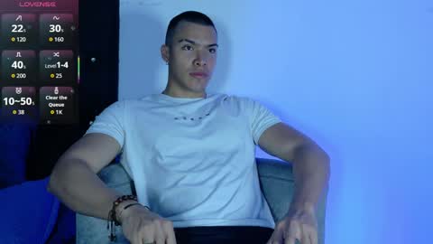 adriel_escalante online show from April 14, 2:17 am