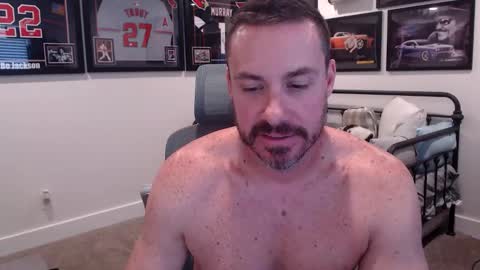 Snapshot of adventrs_fun chatting on April 21, 8:01 pm adventrs_fun online show from April 21, 8:01 pm