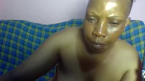 Snapshot of african_divaa chatting on February 5, 12:15 am african_divaa online show from February 5, 12:15 am