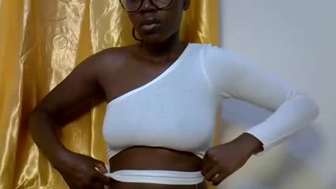 Snapshot of afrikan_desire chatting on February 7, 9:57 am afrikan_desire online show from February 7, 9:57 am