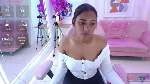 Snapshot of afrodita_loren chatting on April 28, 3:33 am afrodita_loren online show from April 28, 3:33 am