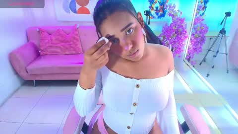Snapshot of afrodita_loren chatting on May 23, 3:45 am afrodita_loren online show from May 23, 3:45 am