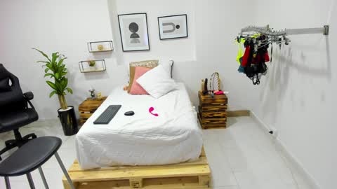 Snapshot of afrodita_martinez chatting on December 15, 7:13 am Afrodita online show from December 15, 7:13 am