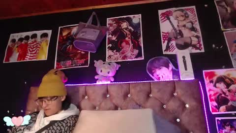 Snapshot of afroditaunu chatting on March 8, 11:39 pm Cris owo online show from March 8, 11:39 pm