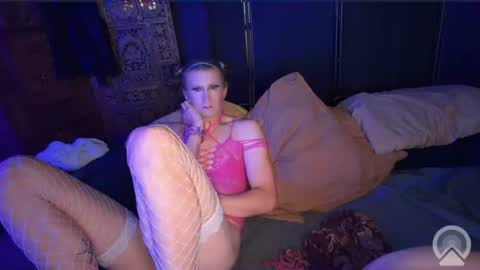 Snapshot of after_dark_productions chatting on June 24, 6:01 am Me Myself Irene online show from June 24, 6:01 am