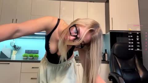Mila -call me cute online show from July 1, 8:30 pm