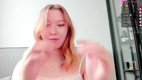Snapshot of agatha_mayson chatting on June 30, 7:31 am agatha_mayson online show from June 30, 7:31 am