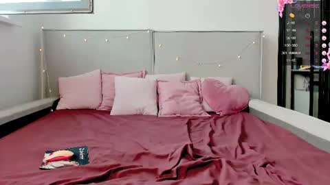 Snapshot of agatha_mayson chatting on July 10, 7:34 am agatha_mayson online show from July 10, 7:34 am