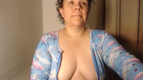 Snapshot of agathaaaa chatting on March 18, 10:51 am online show from March 18, 10:51 am