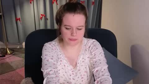 agatthgris online show from February 25, 9:46 pm