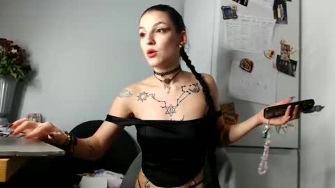 Snapshot of agnesm0on chatting on October 13, 12:54 am Moon online show from October 13, 12:54 am